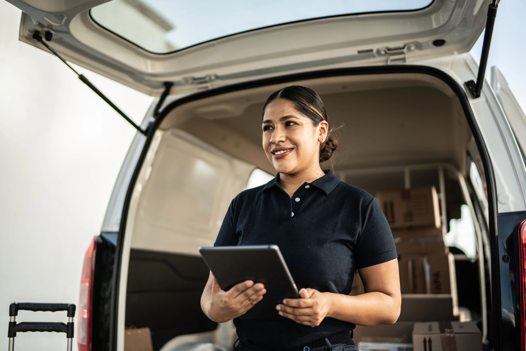 Delivery professional using a tablet to manage a delivery